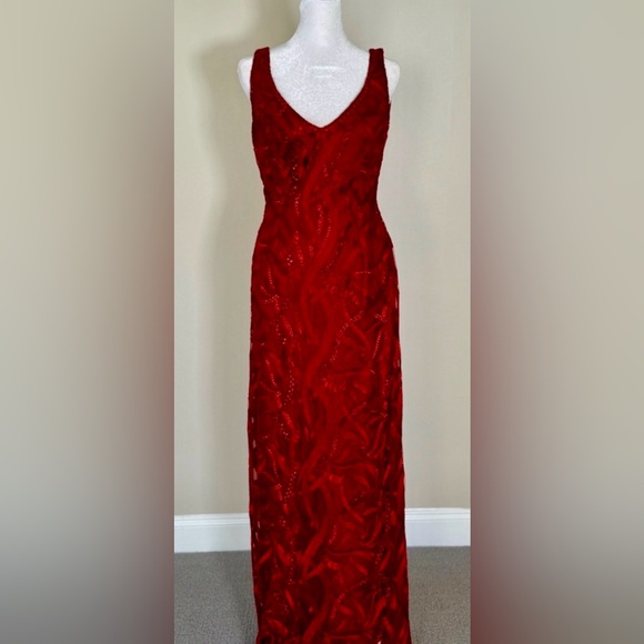 VTG ~ Peggy Jennings Couture ~ Elegant Burgundy Embroidered with Tulle Gown. - Picture 3 of 11